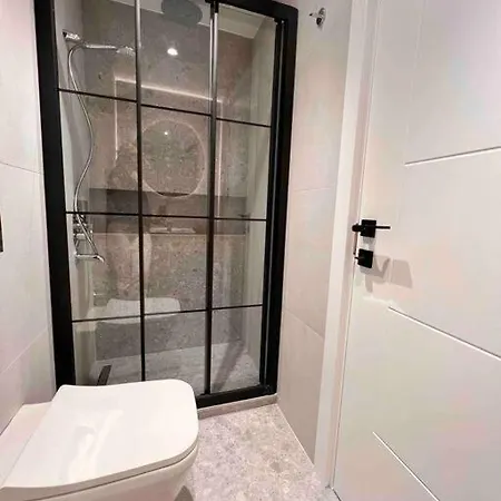 Charming, New Renovated Flat House In Gundogan
