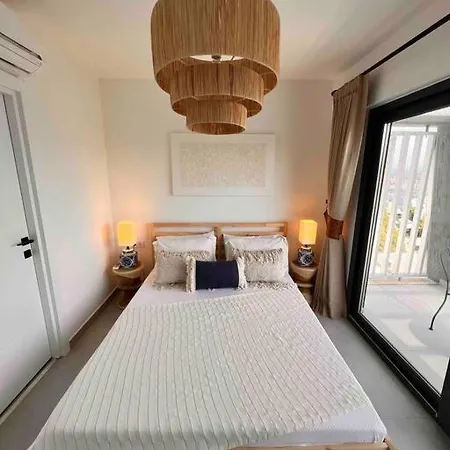 Charming, New Renovated Flat House In Gundogan